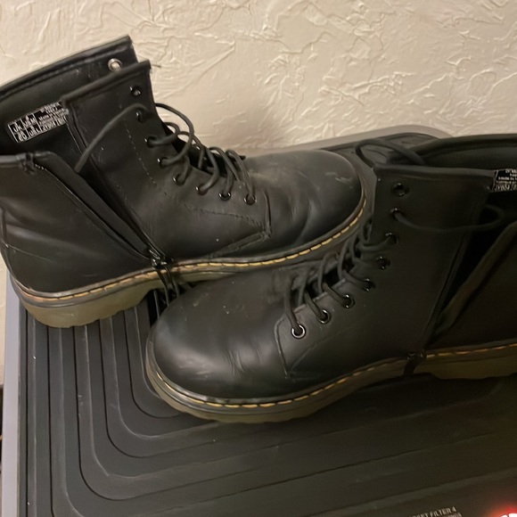 Doc Martin Boots - Picture 4 of 5